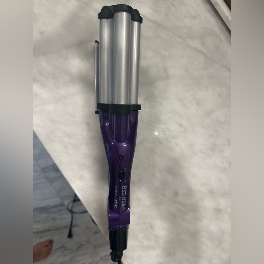 Bed Head TIGI Wave Artist, like new CURLING IRON